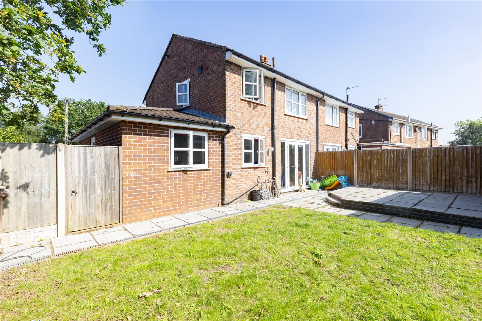 3 bed property in Marina Drive, Preston